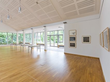 Ausstellungssaal, rechte Seite (Exhibition space, right side)