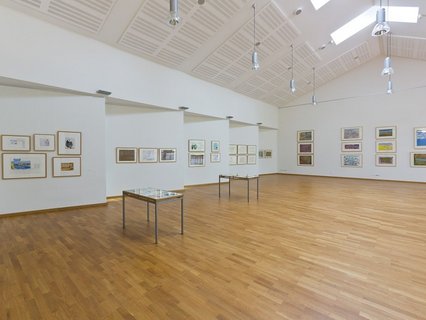 Ausstellungssaal, linke Seite (Exhibition space, left side)