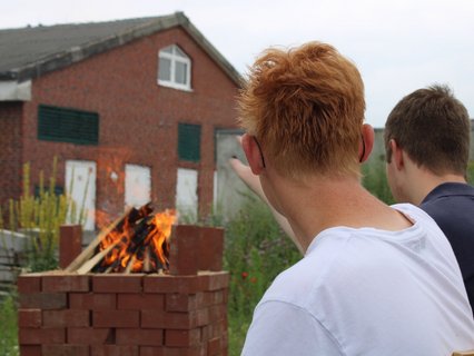 Das Feuer war für viele interessant und wurde gut beobachtet.