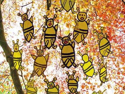 Bienen, Acrylfarbe auf Pappe