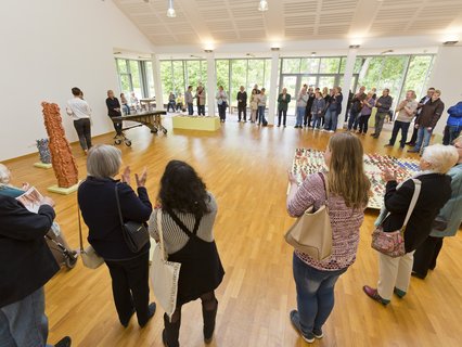 Silke Büscherhoff und ihre Marimba bei der Ausstellungseröffnung